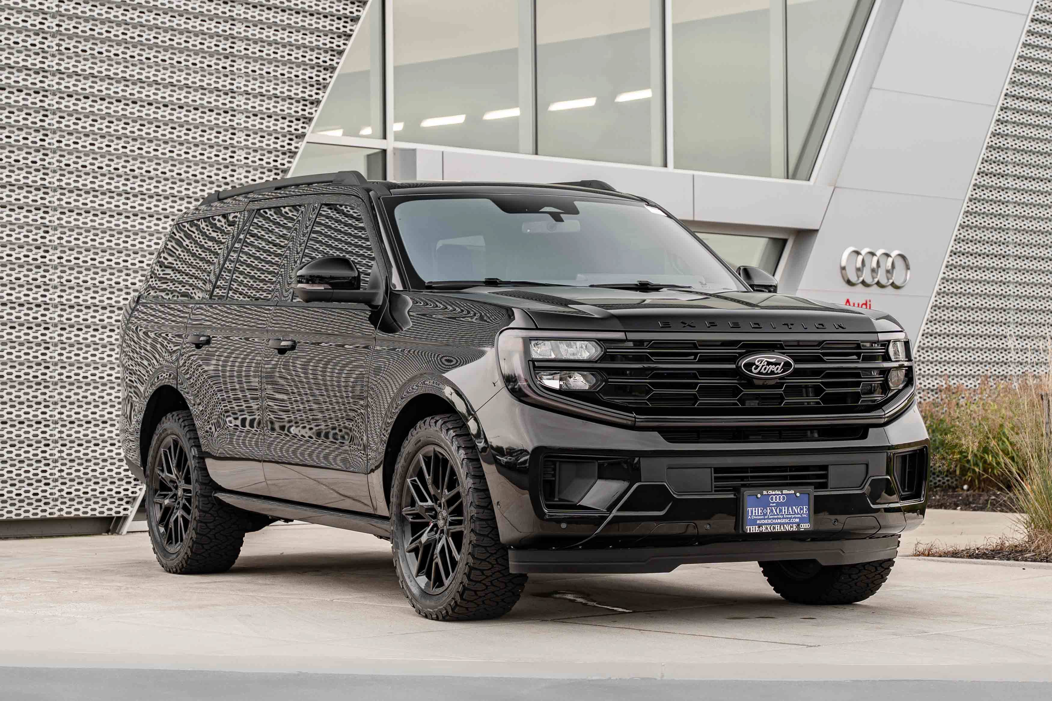 Used 2025 Ford Expedition Platinum w/ Stealth Performance Package AWD/4WD image 1