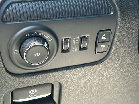 Used 2024 Jeep Wagoneer L Series II image 21