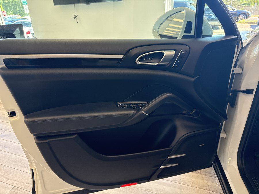 Used 2017 Porsche Cayenne Platinum Edition AWD/4WD image 11