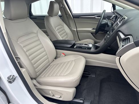 Used 2020 Ford Fusion SEL image 14