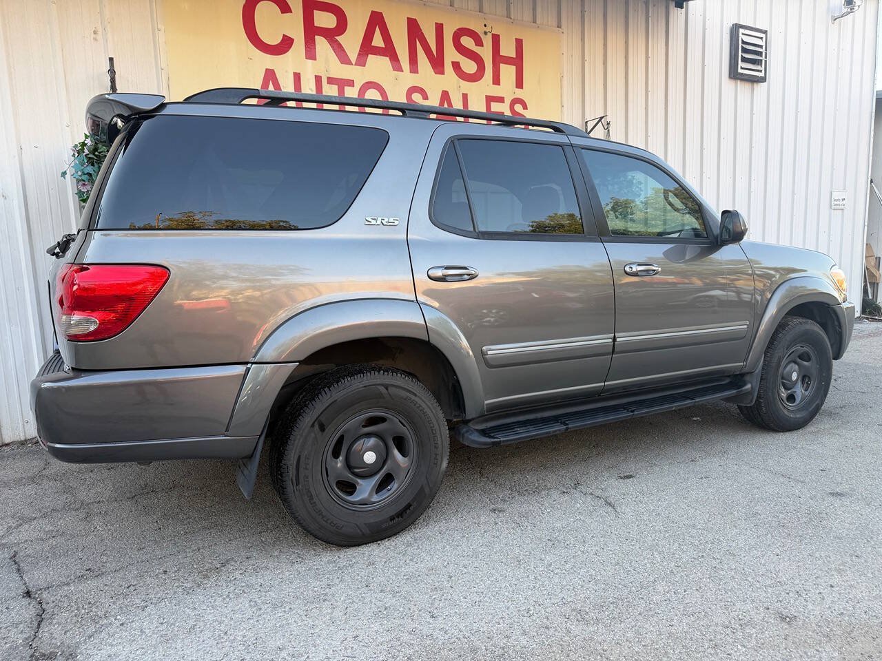 Used 2005 Toyota Sequoia SR5 w/ Towing Pkg RWD image 3