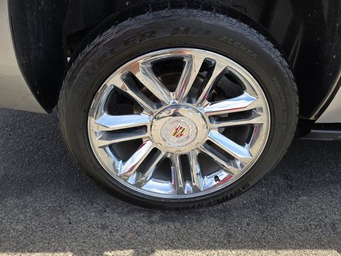 Used 2014 Cadillac Escalade Platinum AWD/4WD image 12