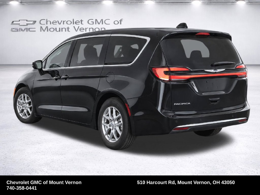 Used 2025 Chrysler Pacifica Select FWD image 3