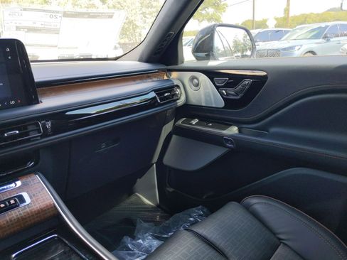 New 2025 Lincoln Aviator Black Label image 3