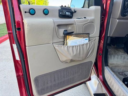 Used 1999 Ford E-250 and Econoline 250 image 9