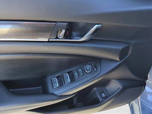 Used 2022 Honda Accord Sport image 9