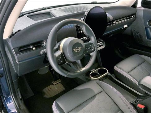 Certified 2025 MINI Cooper S image 21