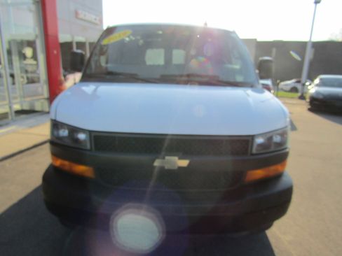Used 2019 Chevrolet Express 2500 w/ Driver Convenience Package image 4