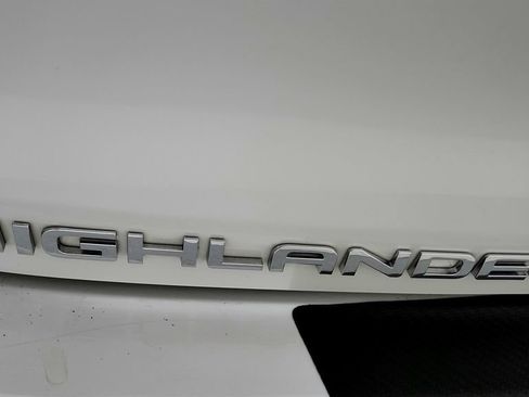 Used 2024 Toyota Highlander XLE AWD/4WD image 13