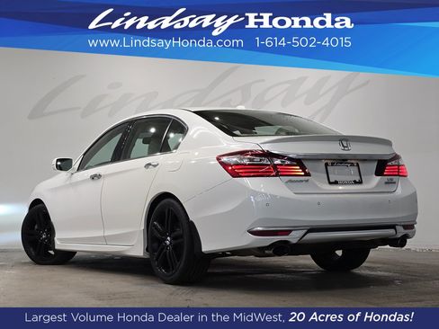 Used 2016 Honda Accord Touring image 4