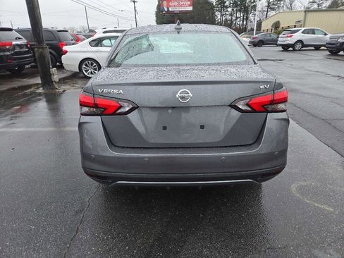 Used 2021 Nissan Versa SV image 4