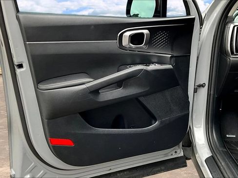Used 2025 Kia Sorento EX w/ Panoramic Sunroof Package FWD image 22