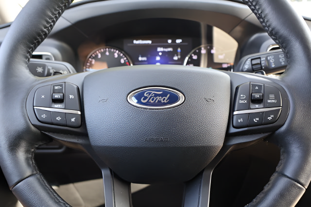 Used 2020 Ford Explorer XLT w/ Equipment Group 202A AWD/4WD image 17