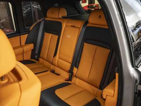 Used 2023 Rolls-Royce Cullinan Black Badge w/ Leather Finishing Pack image 33