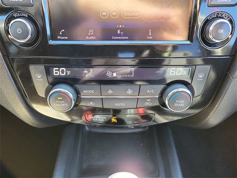 Used 2020 Nissan Rogue SV image 33