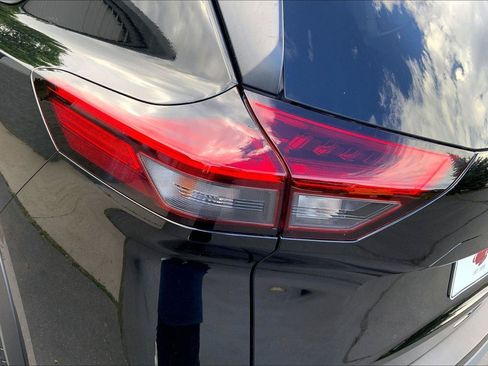 Used 2023 Nissan Rogue SV FWD image 29