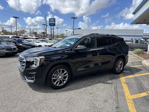Used 2023 GMC Terrain SLT image 4