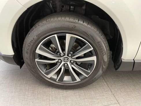 Used 2022 Toyota Venza LE AWD/4WD image 14