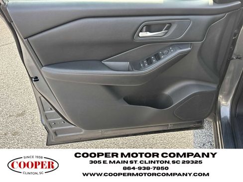 Used 2025 Nissan Rogue SV image 10