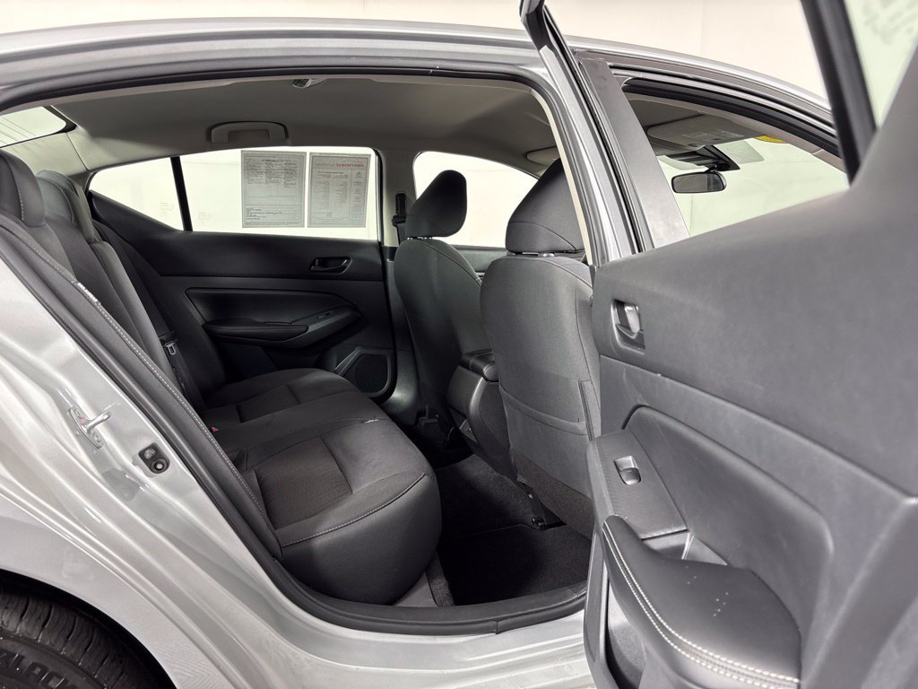 Used 2025 Nissan Altima 2.5 SV FWD image 11