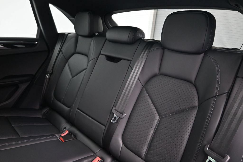 Used 2026 Porsche Macan Turbo AWD/4WD image 6