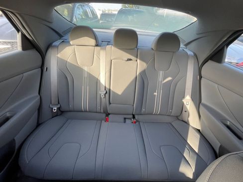 Used 2025 Hyundai Elantra SEL image 38