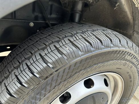 Used 2024 Ford Transit 250 148 High Roof Extended image 28