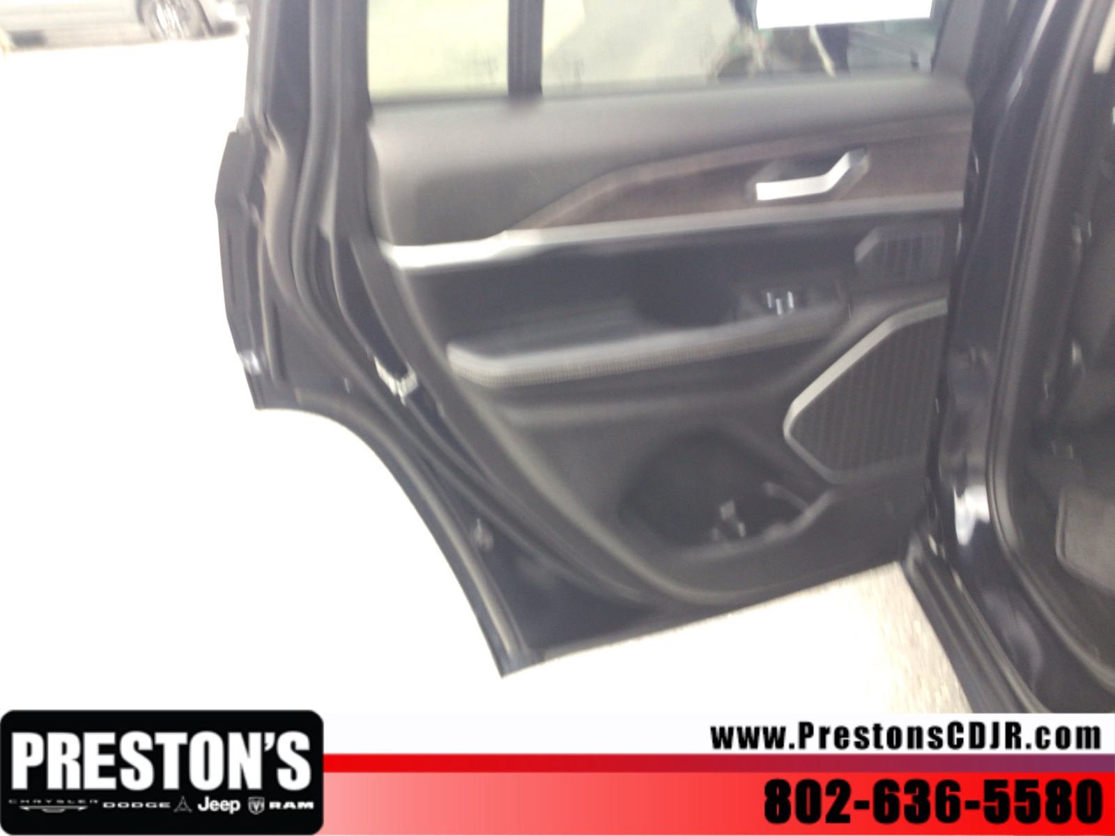 Used 2024 Jeep Grand Cherokee Limited 4xe AWD/4WD image 23