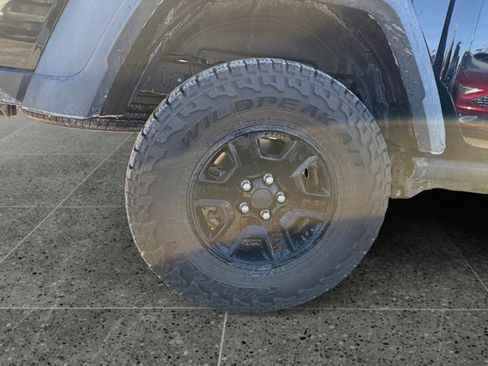 Used 2023 Jeep Gladiator Sport image 14