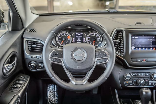 Used 2019 Jeep Cherokee Latitude Plus FWD image 27