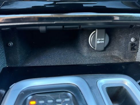 Used 2023 Chrysler 300 Touring w/ Sport Appearance Package image 25