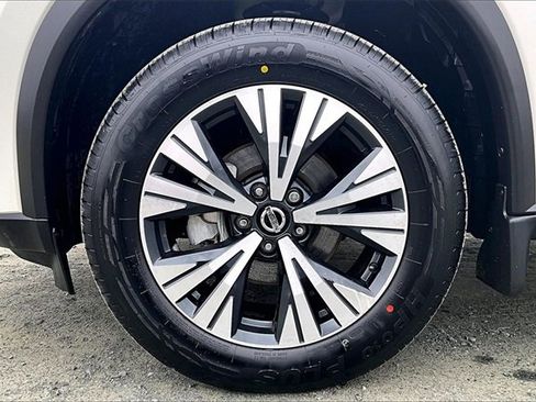 Used 2021 Nissan Rogue SV w/ Premium Package image 8