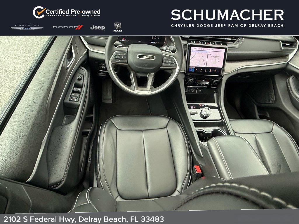 Used 2025 Jeep Grand Cherokee Limited w/ Black Appearance Package AWD/4WD image 12