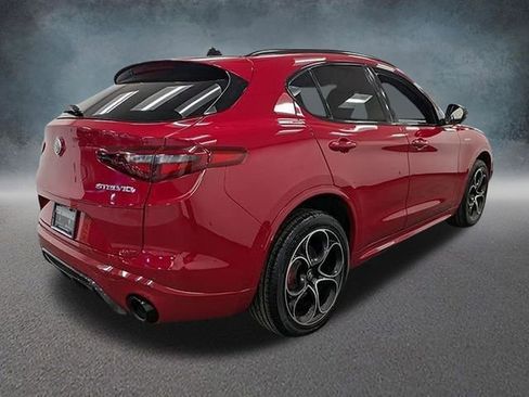 Used 2023 Alfa Romeo Stelvio Veloce image 4