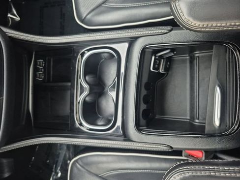 Used 2024 Chrysler Pacifica Premium FWD image 23