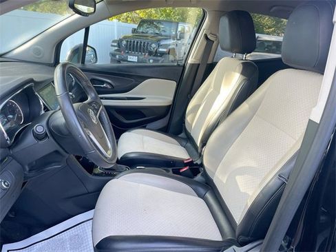 Used 2021 Buick Encore Preferred image 34