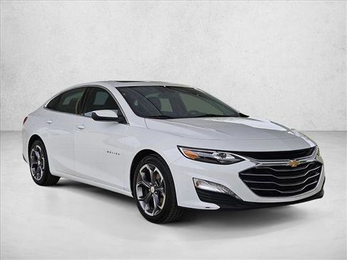 Used 2024 Chevrolet Malibu LT image 3
