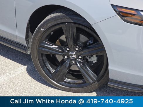 Used 2025 Honda Accord Sport image 12