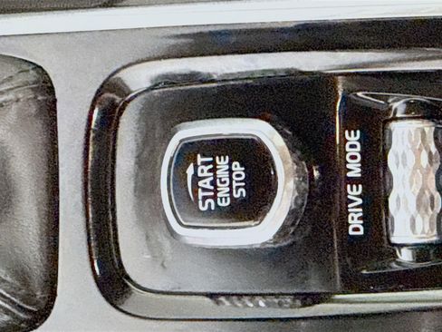 Used 2018 Volvo XC60 T6 Inscription w/ Convenience Package image 21