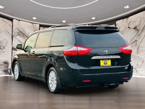 Used 2016 Toyota Sienna Limited Premium image 8