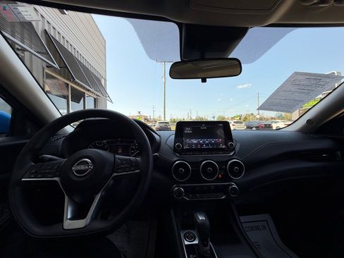 Used 2025 Nissan Sentra SV image 9