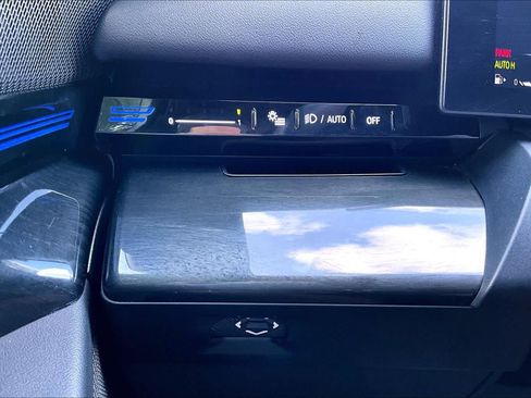 Used 2024 BMW 530i RWD image 33