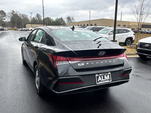 New 2026 Hyundai Elantra SE image 3