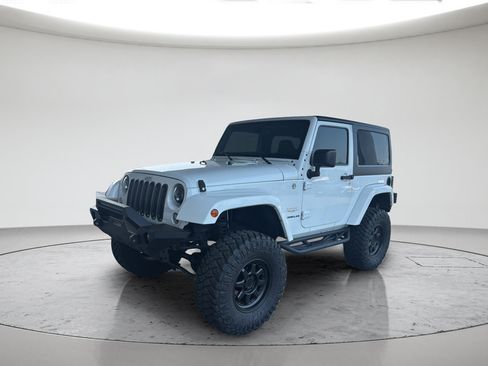 Used 2015 Jeep Wrangler Sahara w/ Connectivity Group AWD/4WD image 17
