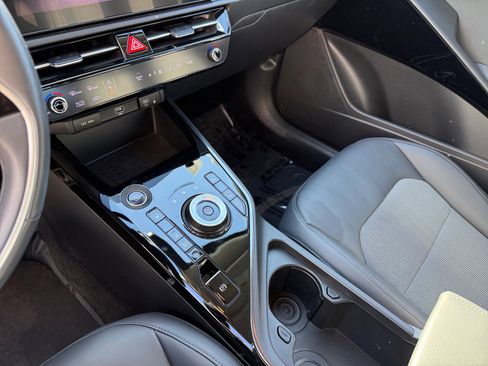 Used 2023 Kia Niro EX w/ EX Cold Weather Package image 13