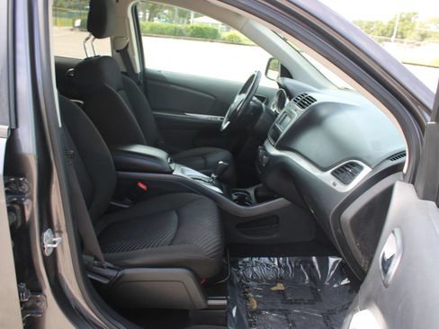 Used 2019 Dodge Journey SE w/ Connectivity Group FWD image 24