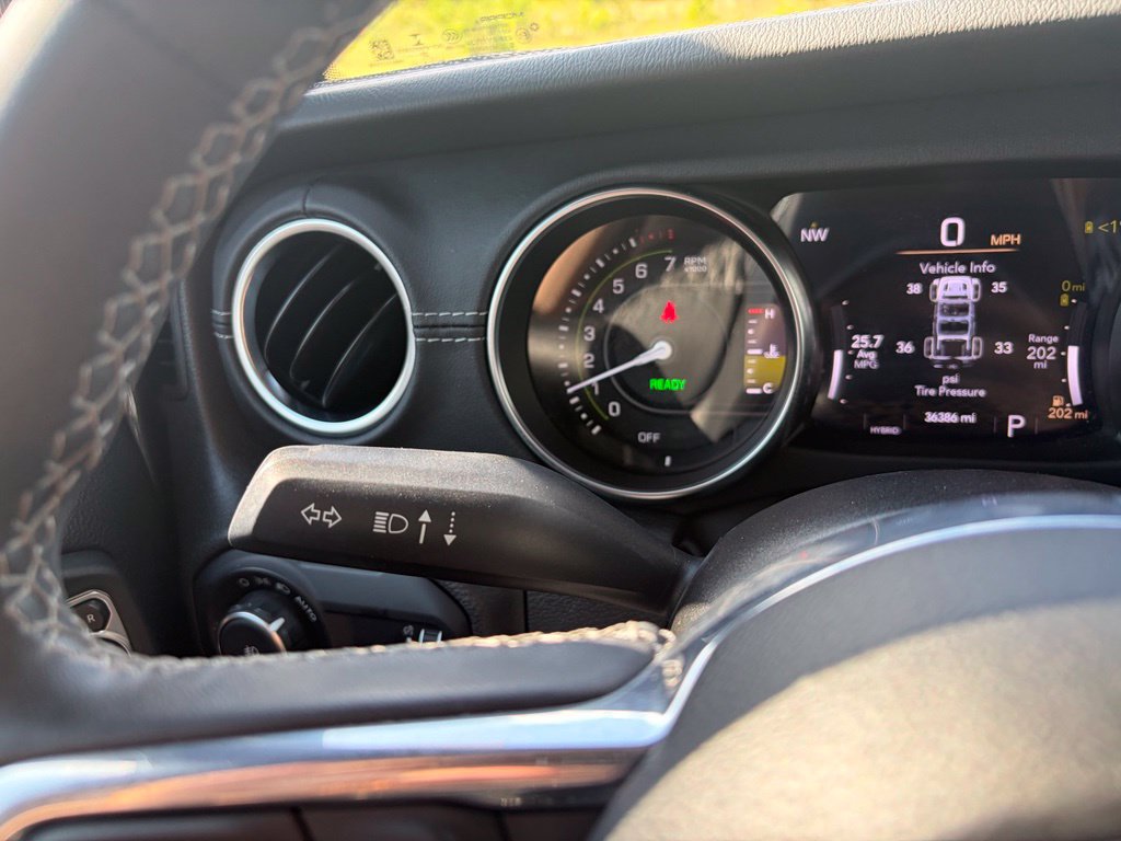 Used 2023 Jeep Wrangler Unlimited Sahara AWD/4WD image 43