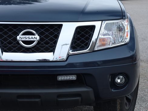 Used 2020 Nissan Frontier SV image 13