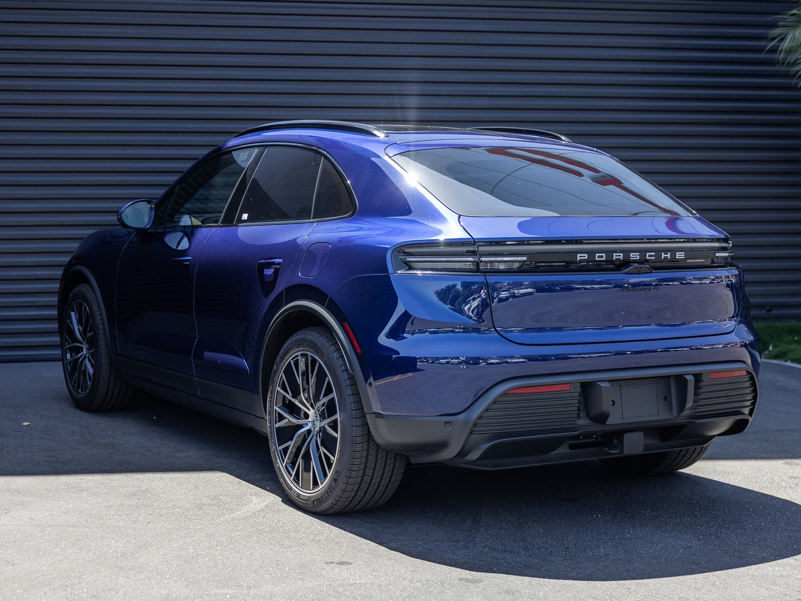 Certified 2025 Porsche Macan 4 Electric AWD/4WD image 3