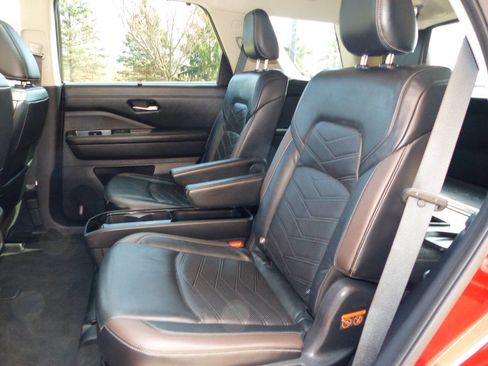 Used 2022 Nissan Pathfinder Platinum w/ Cargo Package image 31